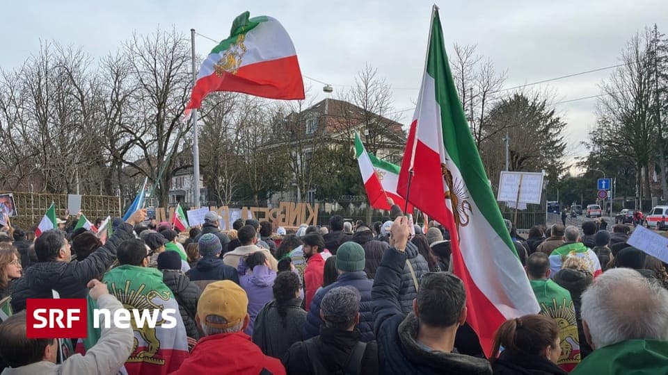 Iranische Diaspora demonstriert vor Botschaft in Bern