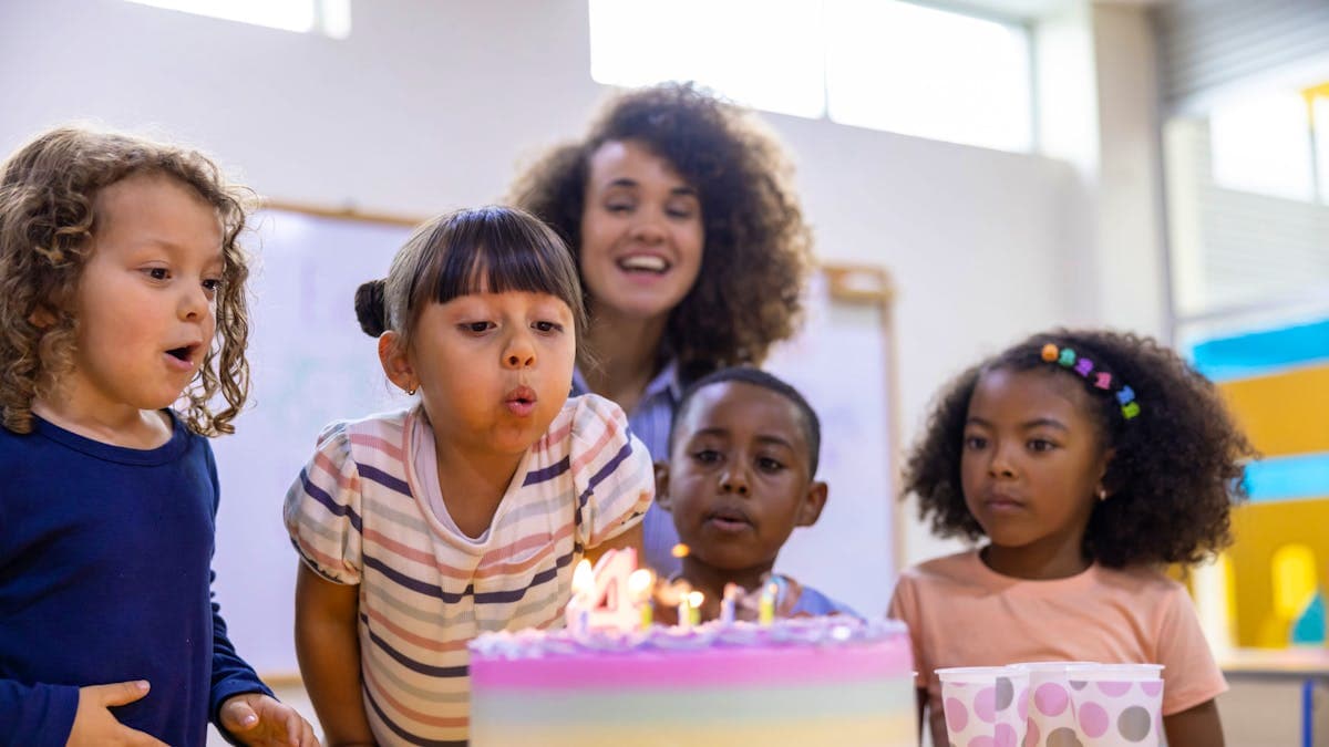 Genf verbietet Geburtstagskerzen in Schulklassen