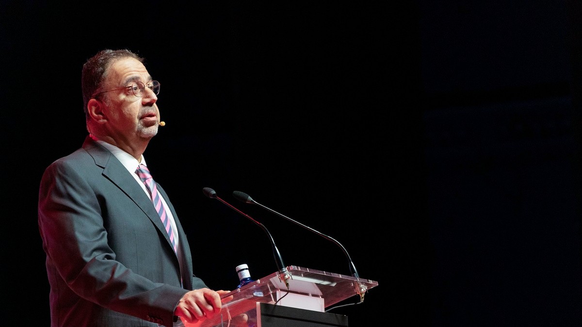 KI und Arbeitsmarkt: Warum der Nobelpreisträger Daron Acemoglu vor der Technologie warnt