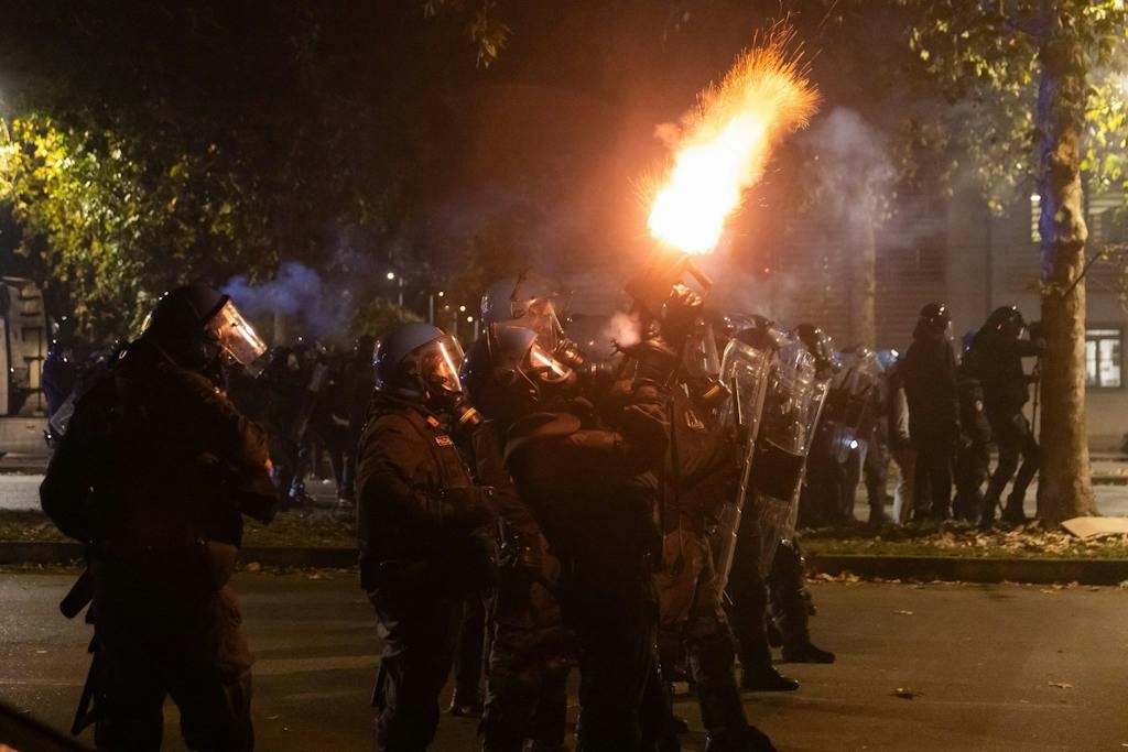 Europas Jugend protestiert: Hunderttausende auf der Strasse, Gewalt in mehreren Städten